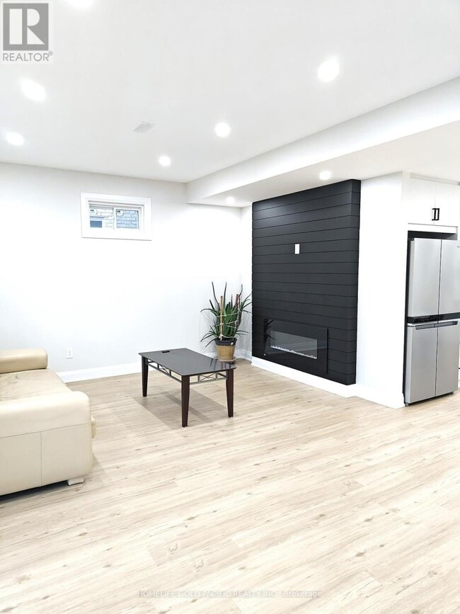 Building Photo - 22 Pine Hill Cres