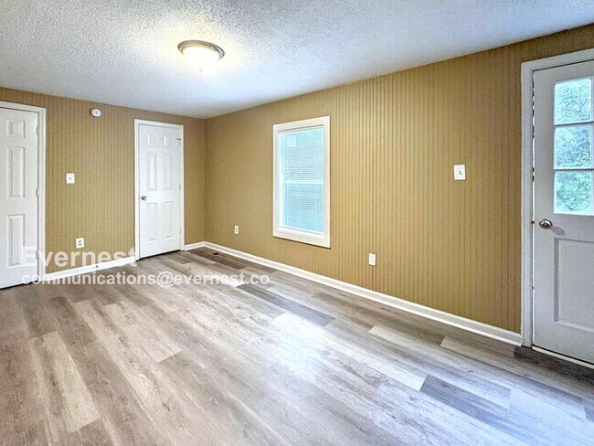 Foto del edificio - Lovely 3-Bedroom Home with Great Space / P...
