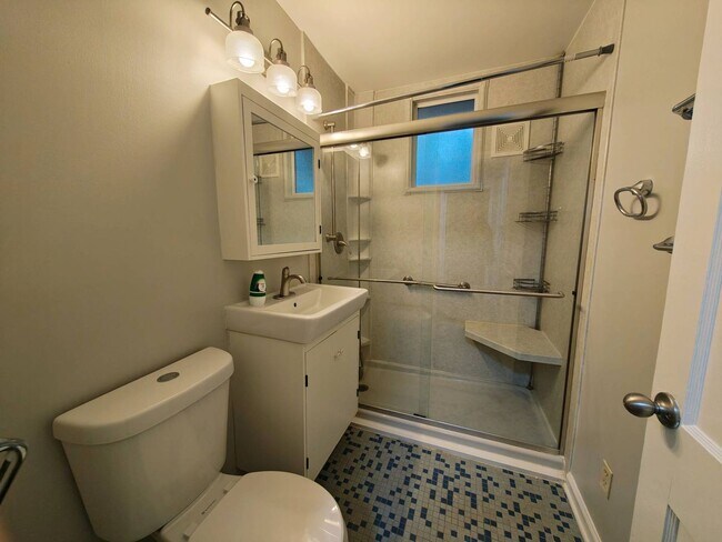 Foto del edificio - Beautifully updated home in U of M!