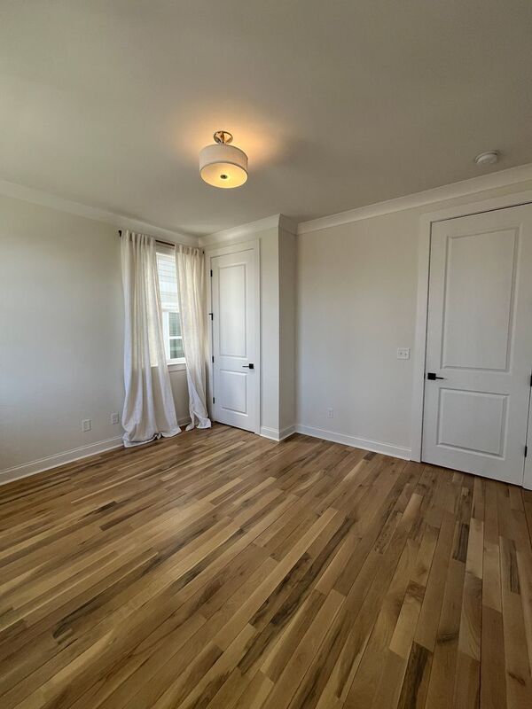 Building Photo - 710 47th Ave N