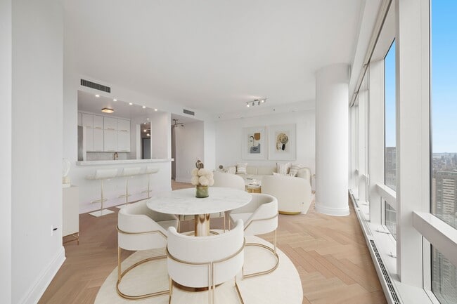 Foto del edificio - 80 Columbus Cir