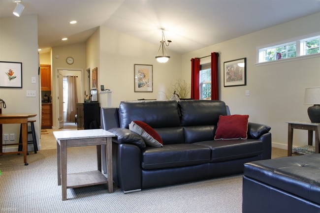 Foto del edificio - 1 br, 1 bath House - 845 4th St.