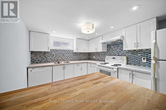 Building Photo - 2226 Tawney Rd