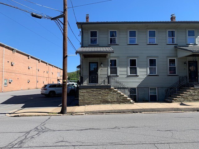Primary Photo - 35 Center St
