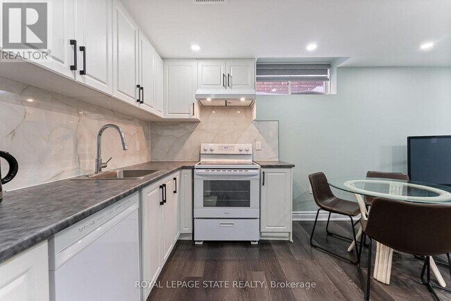 Building Photo - 183 Rockledge Dr