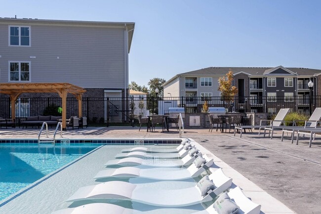 Building Photo - Allure Apartments LLC
