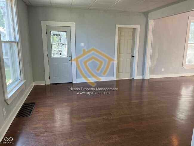 Building Photo - Updated 3 Bedroom, 1.5 Bathroom Home In th...