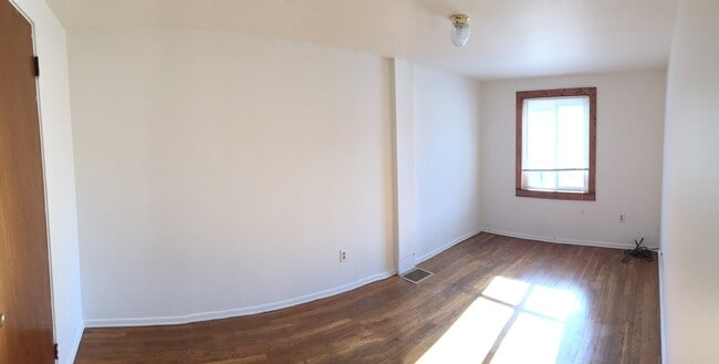 Building Photo - 13 E Sherman St