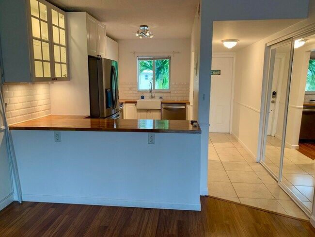 Foto del edificio - 912 Pine Dr