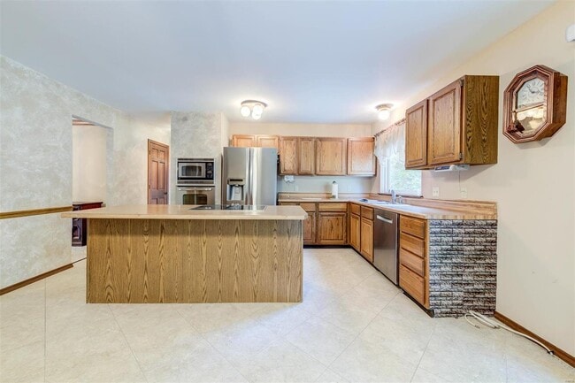 Building Photo - 69 Riverwood Estates Blvd