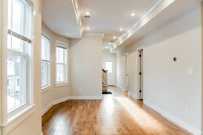 Building Photo - 11 Falkland St