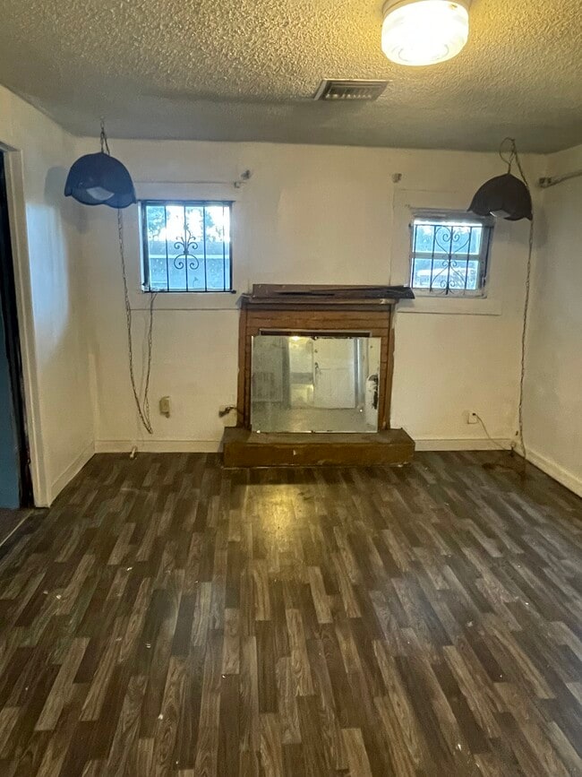 Building Photo - 1739 W Spruce St