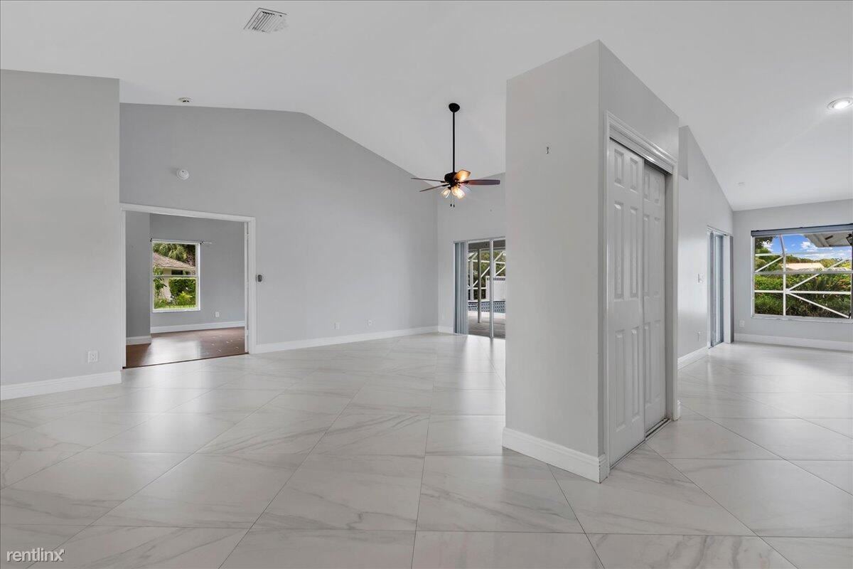 Primary Photo - 4 br, 2.5 bath House - 15575 Woodmar Ct