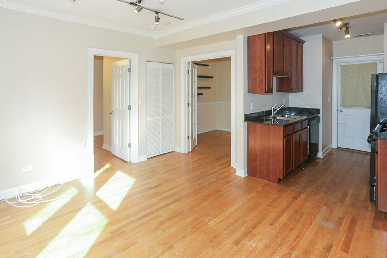 Foto principal - 628 W Roscoe St