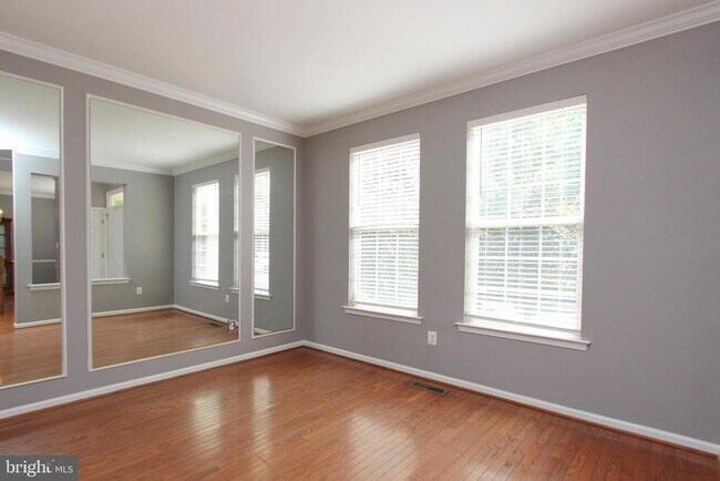 Foto del edificio - 7196 Dark Forest Dr