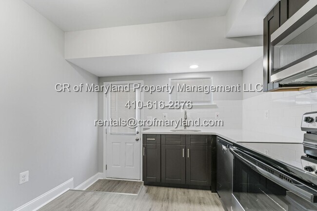 Building Photo - WAITLIST APPLICATIONS ONLY