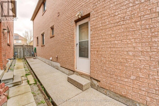 Building Photo - 5921 Summerside Dr