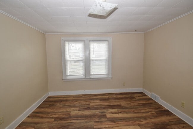 Building Photo - 135 E Eckman St