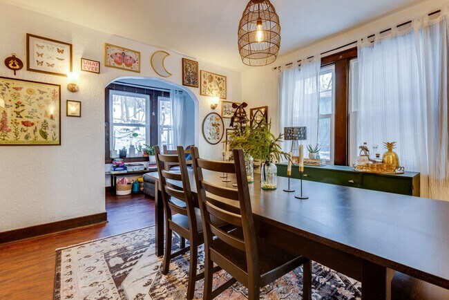 Building Photo - AVAILABLE JUNE - Beautiful 3 Bedroom Home ...