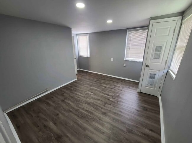 Building Photo - 1900 Deering Ave