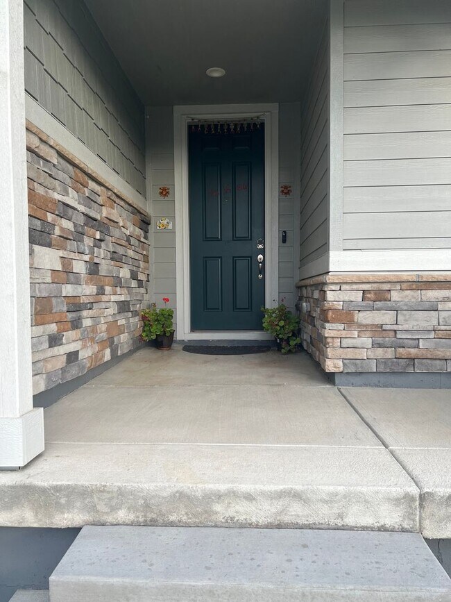 Building Photo - Spacious 3BR House in Thornton