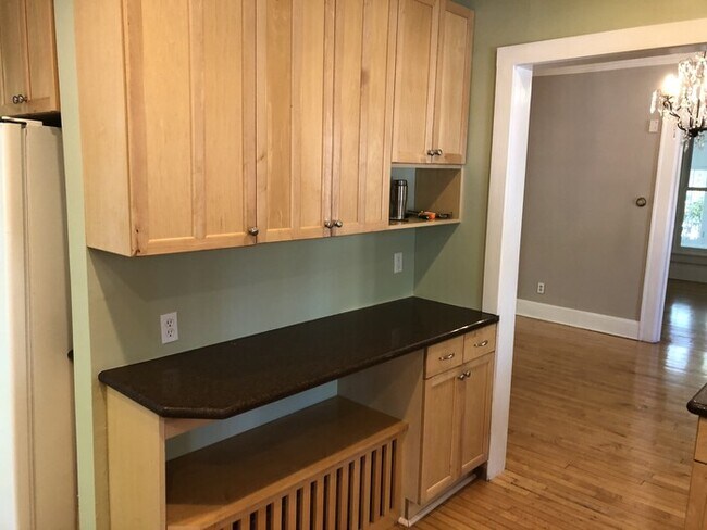 Foto del edificio - 3BR, 2BA HOME IN UPTOWN AVAILABLE 10/4!