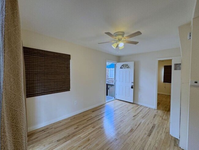 Foto del edificio - 5042 Muir Ave