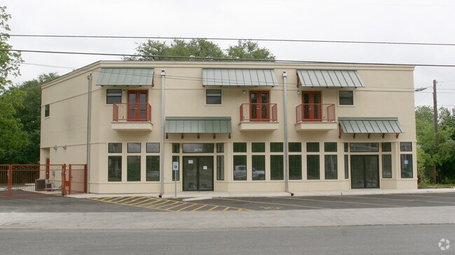 Building Photo - 3010-3012 N Saint Marys St