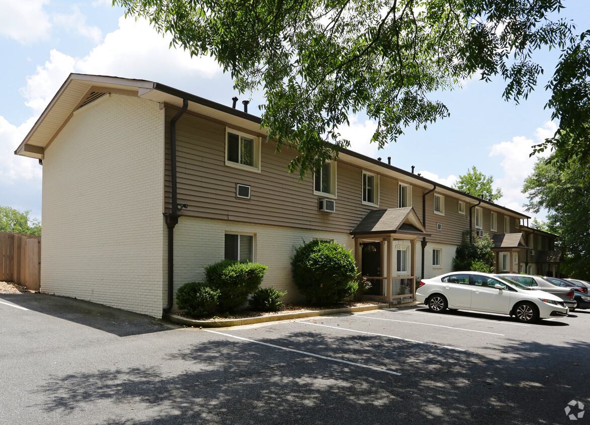 Primary Photo - 32 Peachtree Ave NE