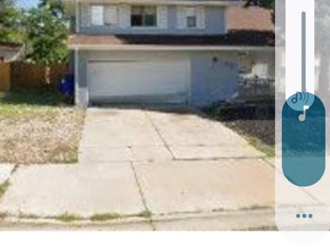 Primary Photo - 4 Bedroom Single Family Home in Aurora