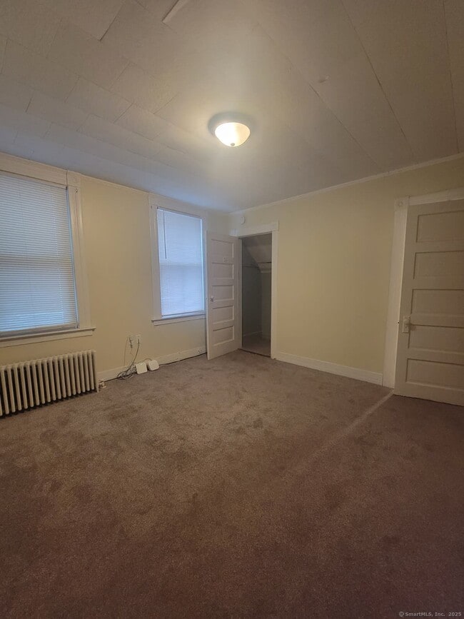 Building Photo - 164 Grand St