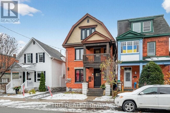 Building Photo - 646 Gilmour St