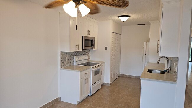 Building Photo - 5797 Doris Ct
