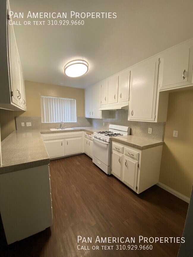 Building Photo - 812 N Azusa Ave