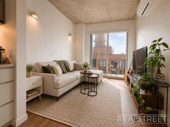 Building Photo - LUXURY 1 BED FLEX IN AN AMENITY PACKED BUILDING IN BUSHWICK
