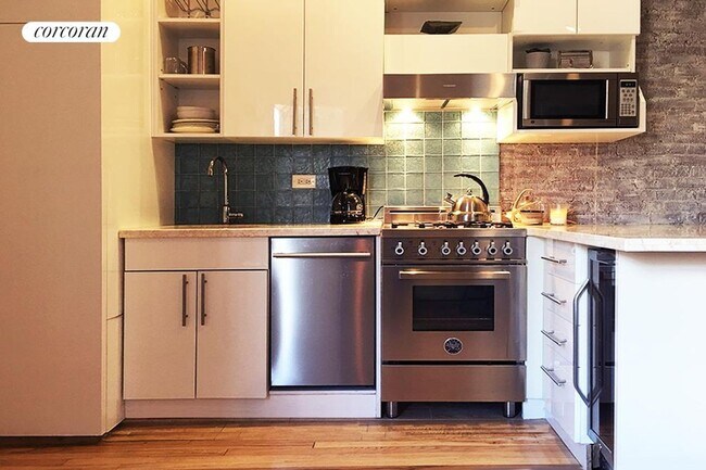 Building Photo - 105 W 77th St