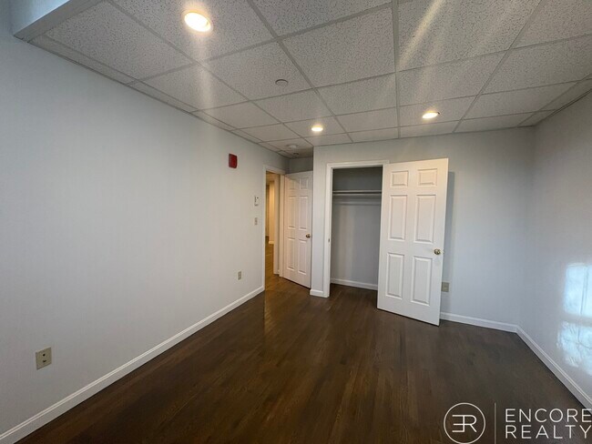 Building Photo - 77 Park Dr