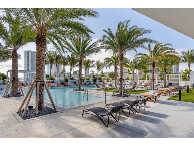 Building Photo - AMLI Midtown Miami