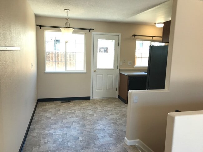 Building Photo - CHARMING 3BD in SUNDOWN NEIGHBORHOOD - Security Deposit Waiver Available