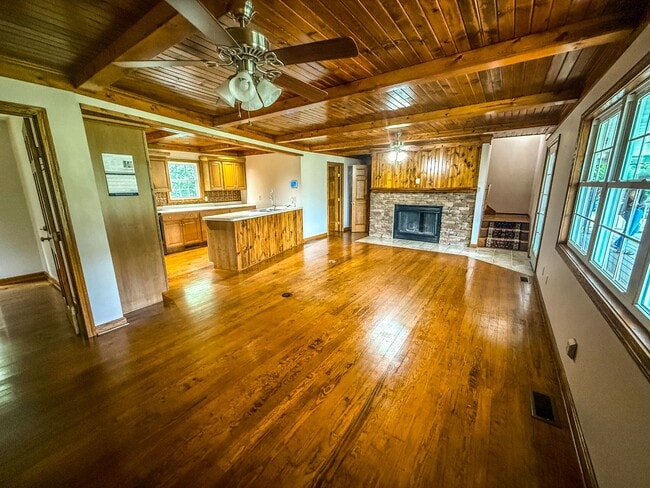 Foto del edificio - 4BD 2.5 BA Home with Acreage in Tippecanoe