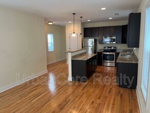 Building Photo - 3508 E Clay St