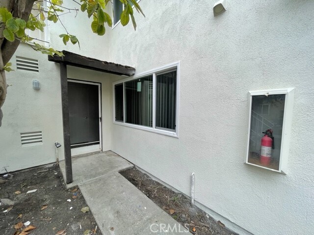 Foto del edificio - 406 Nobel Ave