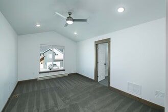 Building Photo - 515 W Aspen St