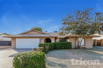 Building Photo - 5819 W Grovers Ave