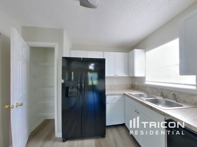 Foto del edificio - 7544 Teaticket Ct