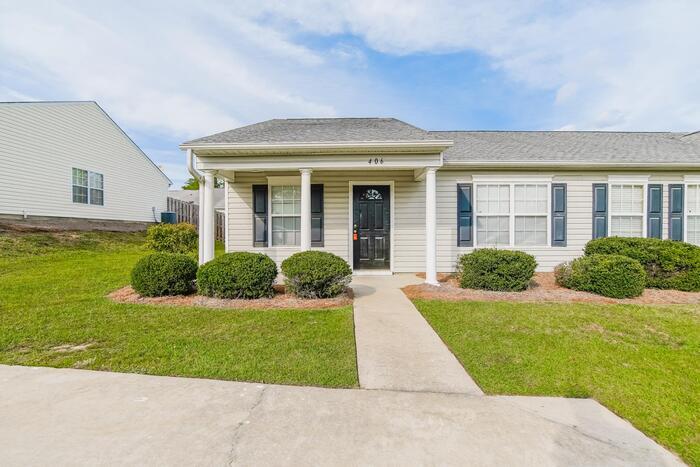 Foto principal - 406 Wincrest Ln