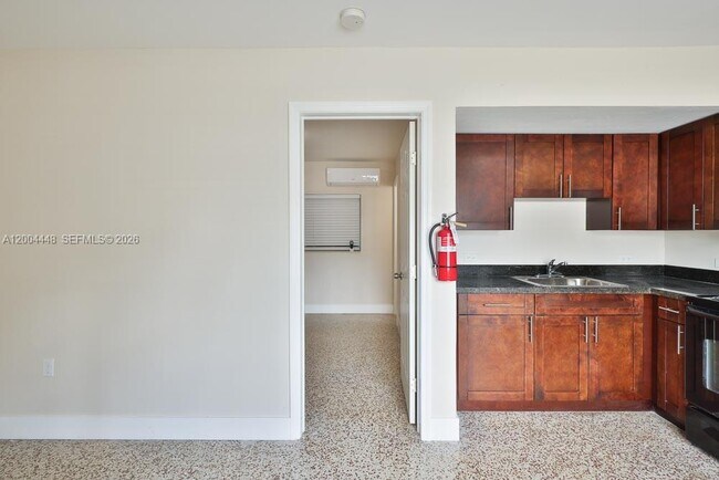 Foto del edificio - 6001 NW 14th Ave