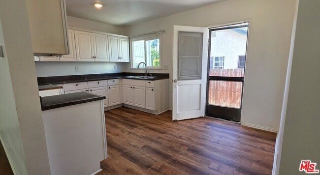 Building Photo - 5444 Hermitage Ave