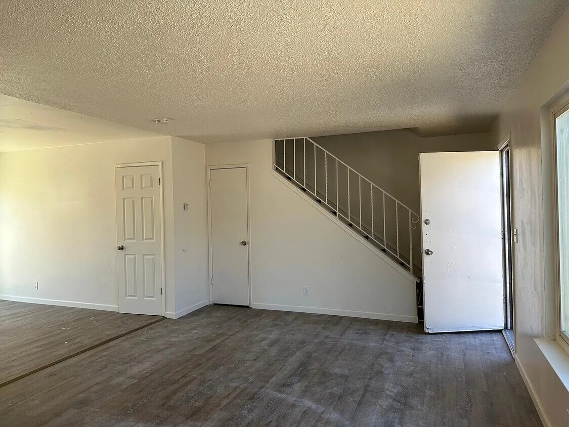 Building Photo - 8650 Acapulco Way, Unit 4