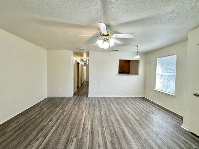 Foto del edificio - 125 E Valley Rd
